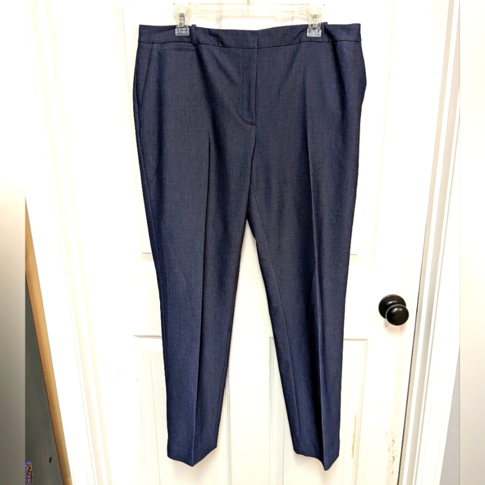 Tommy Hilfiger Ladies Navy dress pants size 12 with pockets 31" inseam
